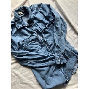 ⚡️3/$15 JOAN VASS DENIM BUTTON DOWN
